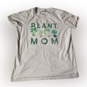Plant Mom 100% Cotton T-shirt. Medium